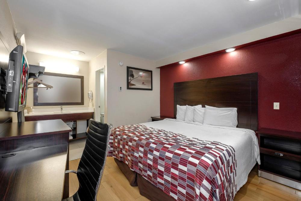 Standard King Room Non-Smoking interior